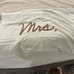 MR. And Mrs. Pillowcases
